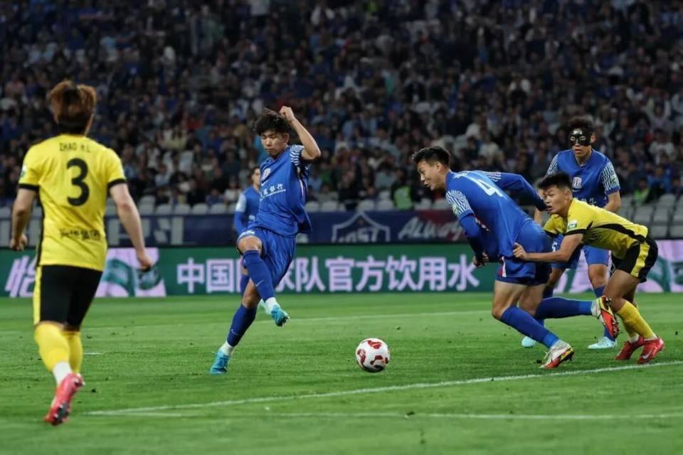 关于队伍实力逐渐显现，中超联赛竞争日益激烈的信息