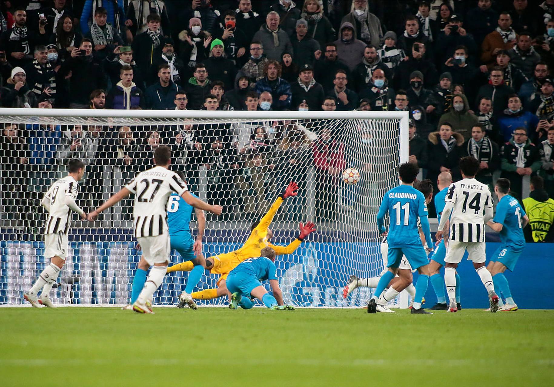 拜仁慕尼黑惊险逆转布鲁日，实现逆袭