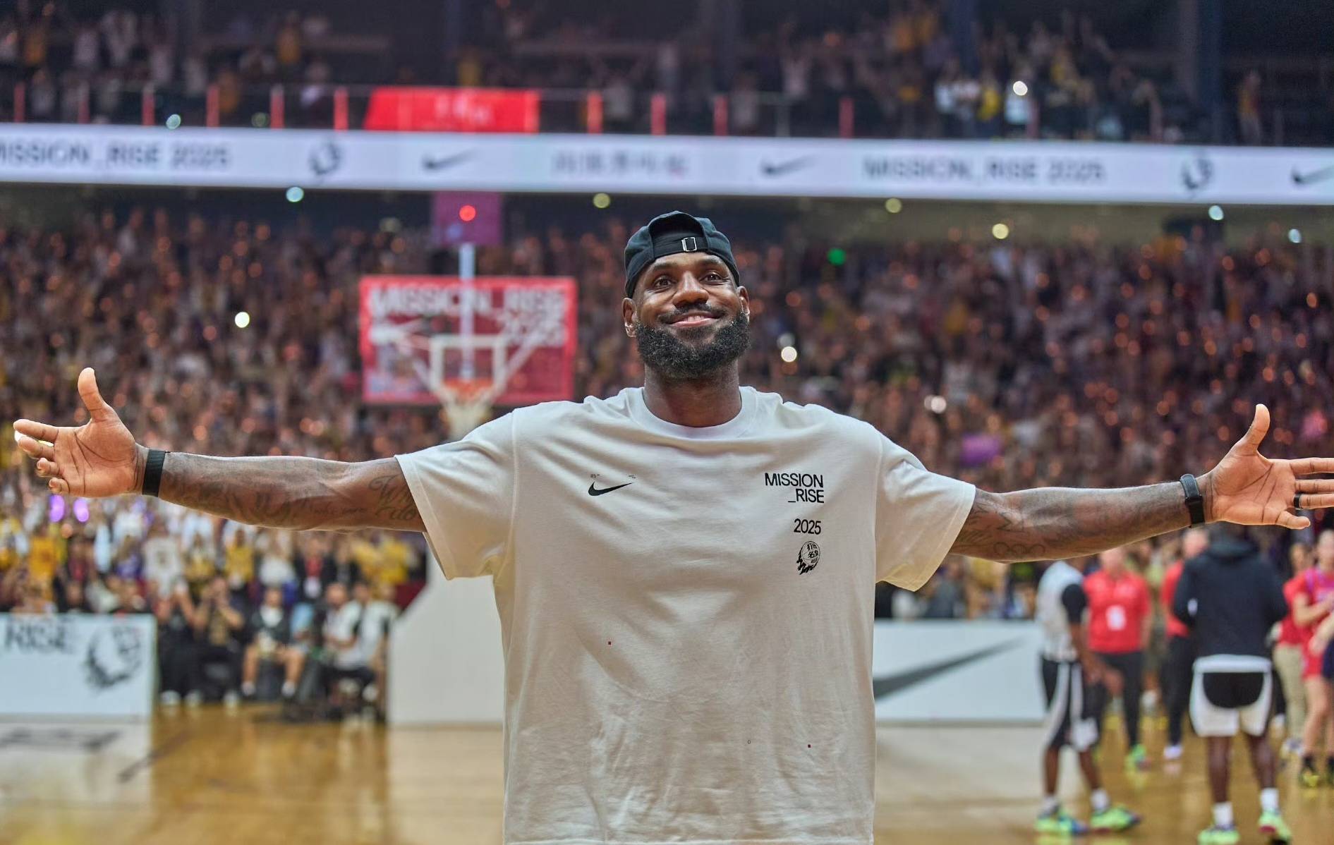 开云体育网页版-勒布朗·詹姆斯掀开篮球新篇章，豪取胜利掀起热潮的简单介绍