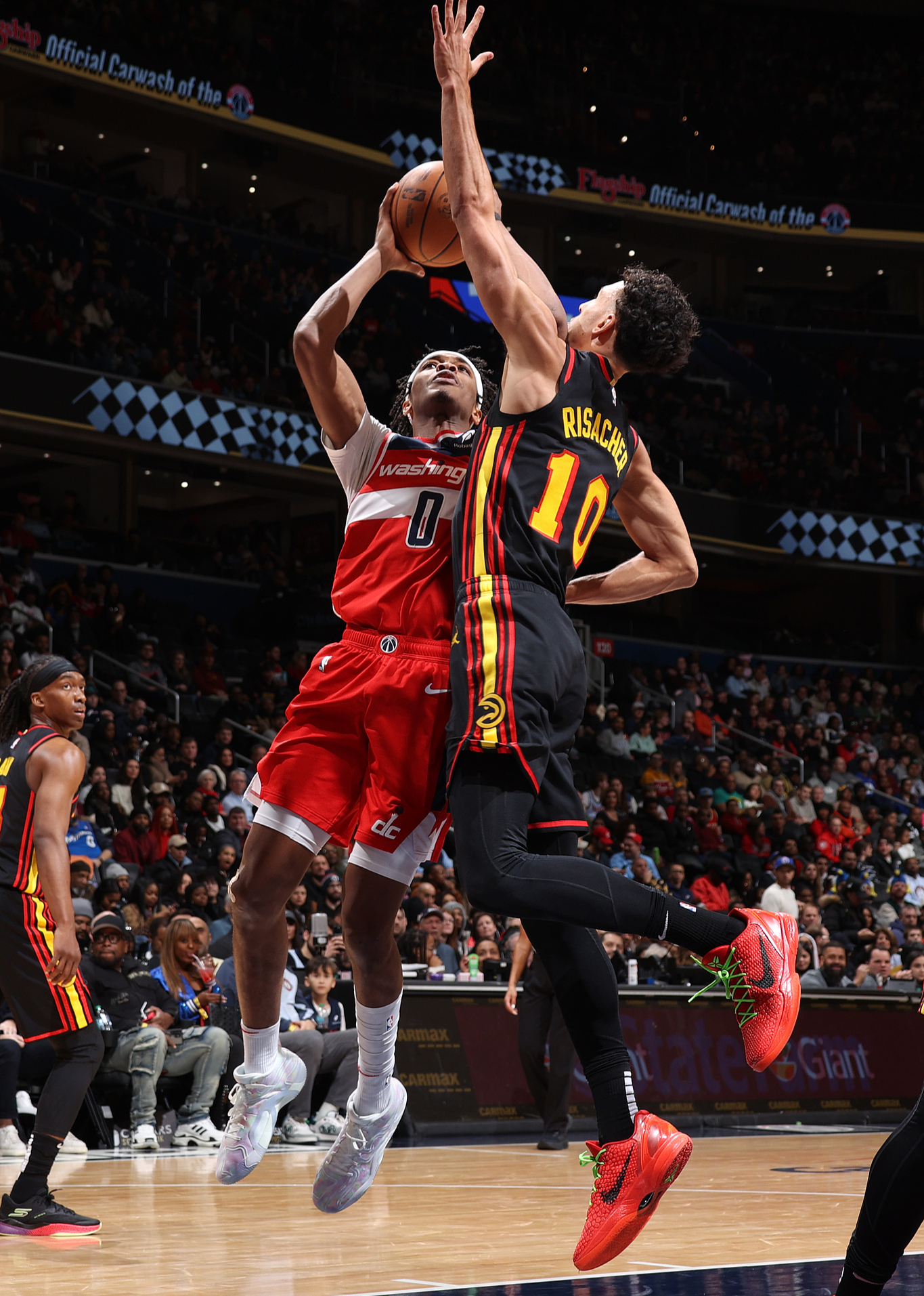 开云体育网页版-关于老鹰客场取胜篮网，米尔萨普独揽23分12篮板的信息