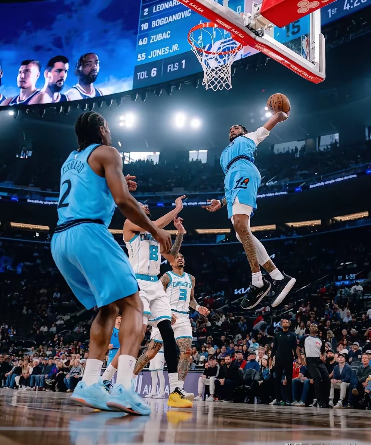 快船客场大胜,一举扳平系列赛 快船客场大胜,一举扳平系列赛