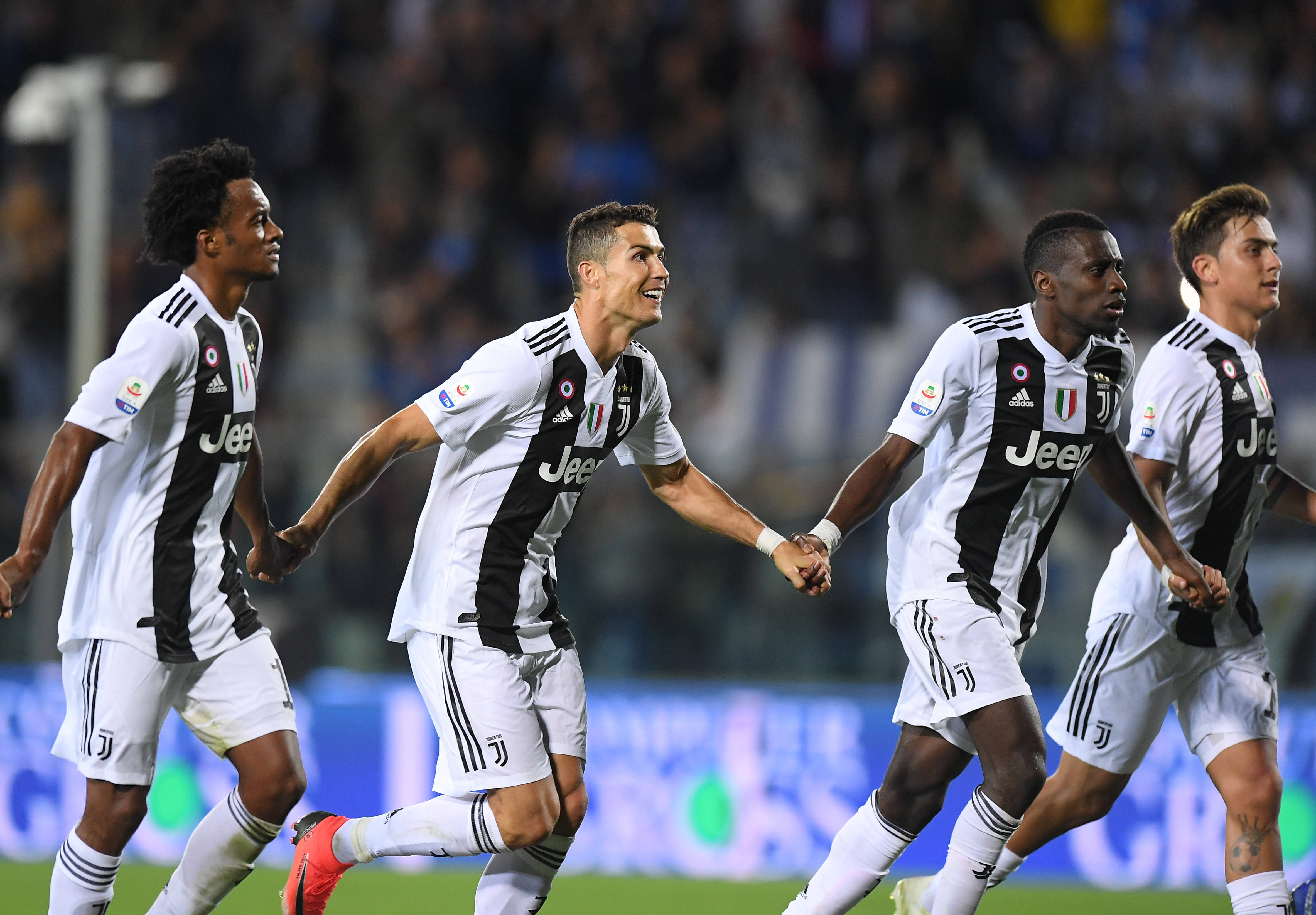 开云体育官网-包含意甲联赛中球迷为自己心爱的球队加油助威的词条