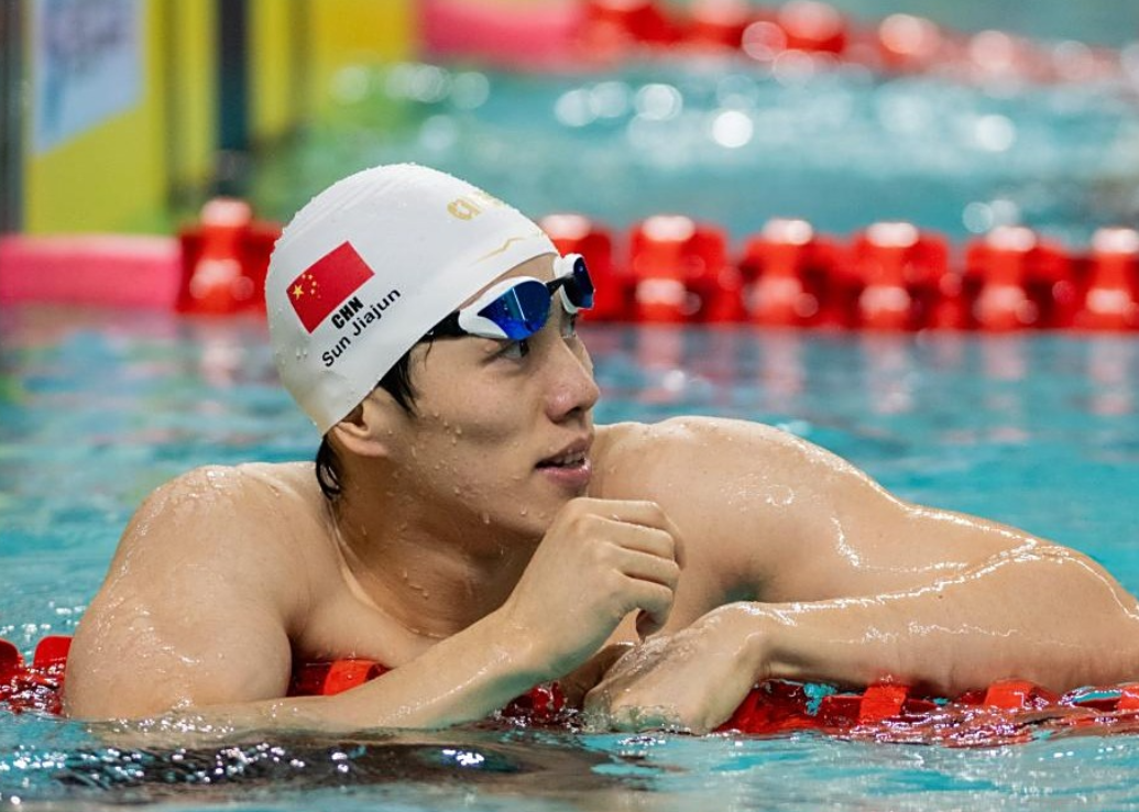 游泳项目竞争激烈，领先优势十分明显的简单介绍