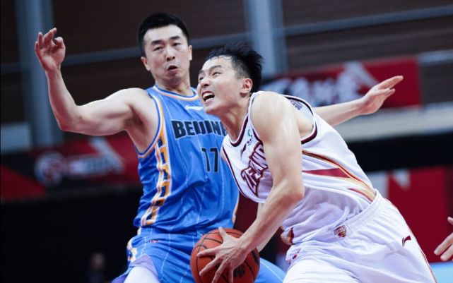 强强对话：两队将在体育场上对决的简单介绍