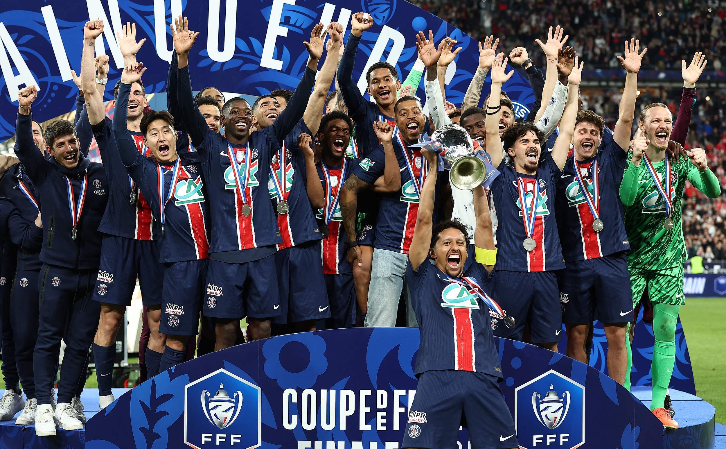 开云体育入口-巴黎五球大胜，晋级欧冠半决赛