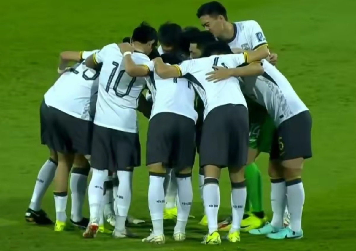 包含足球比赛中球队实力强弱对决,观众目不转睛的词条 包含足球比赛中球队实力强弱对决,观众目不转睛的词条