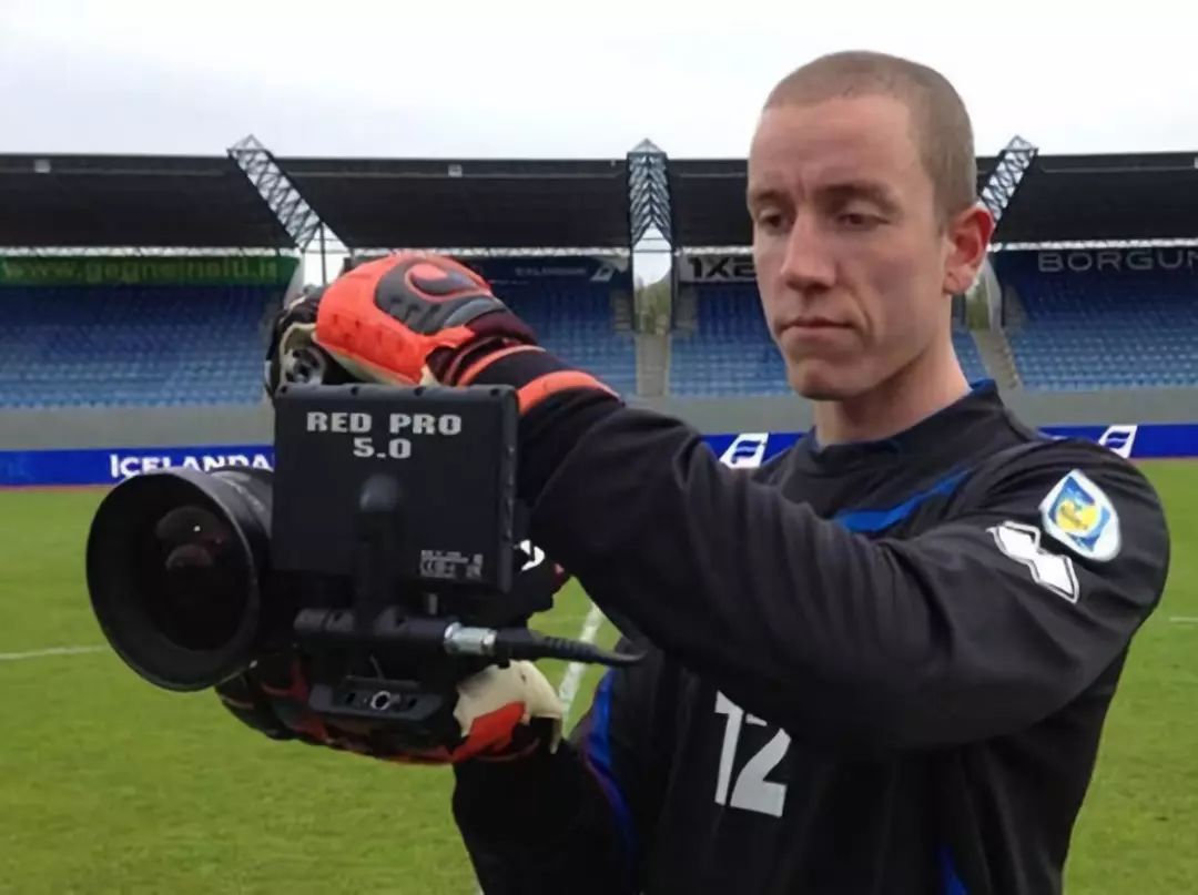 冰岛全队奋勇作战，争取更大突破！